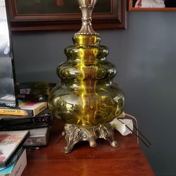 Hoping to find someone to give info on this HUGE lamp. - Picture 2 of 4